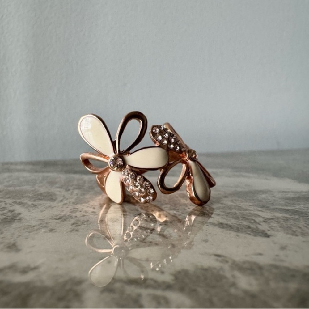 Floral Gold and Cream Ring
